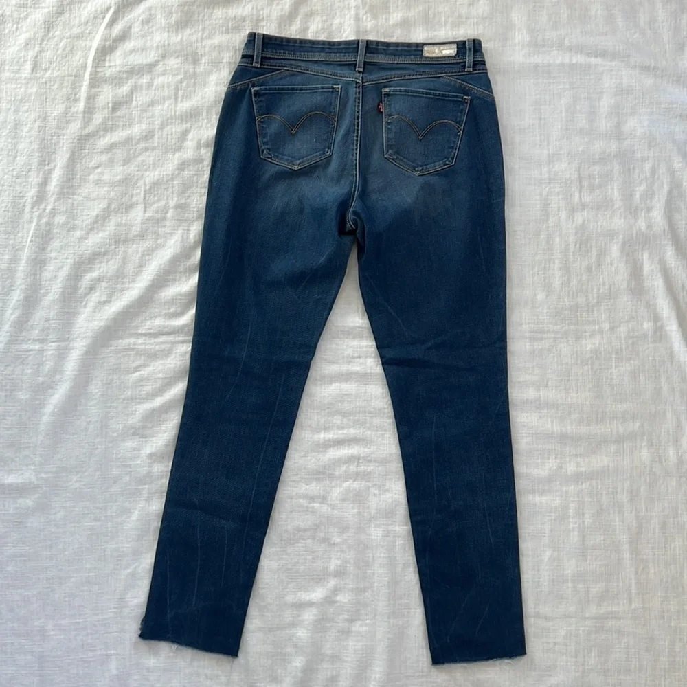 Women Levi’s Revel size 31. Demi curve skinny